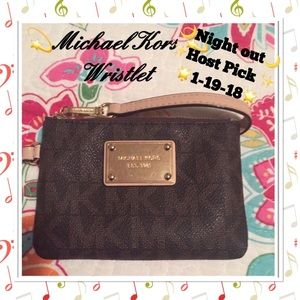Michael Kors Wristlet 🌟HP🌟